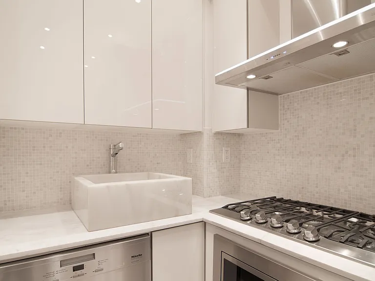 145 W 58th St #7M — Photo 8
