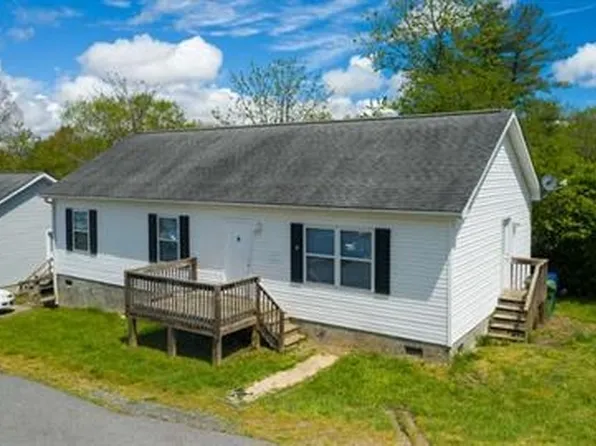 2 Regan Ln, Asheville, NC 28806
