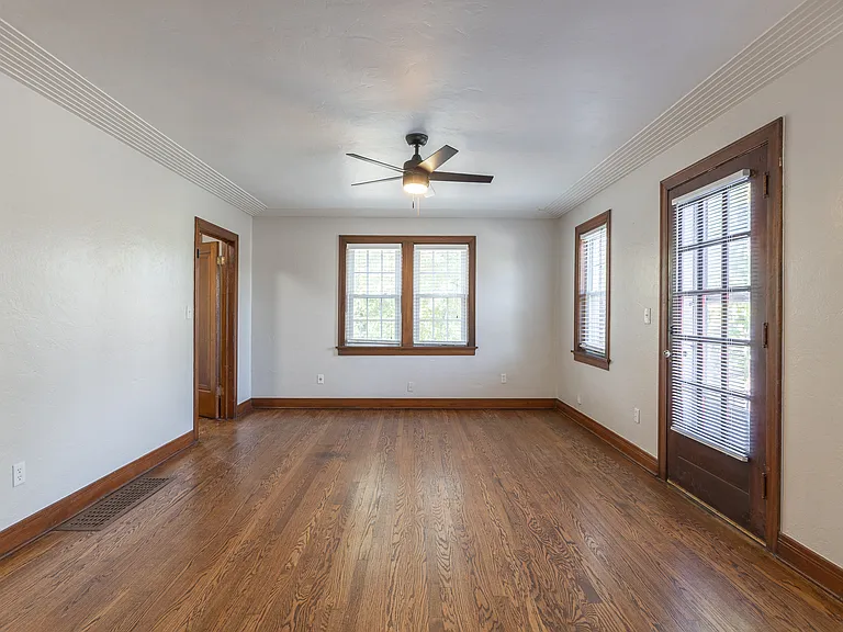 2547 SW 23rd St #UPPER — Photo 11