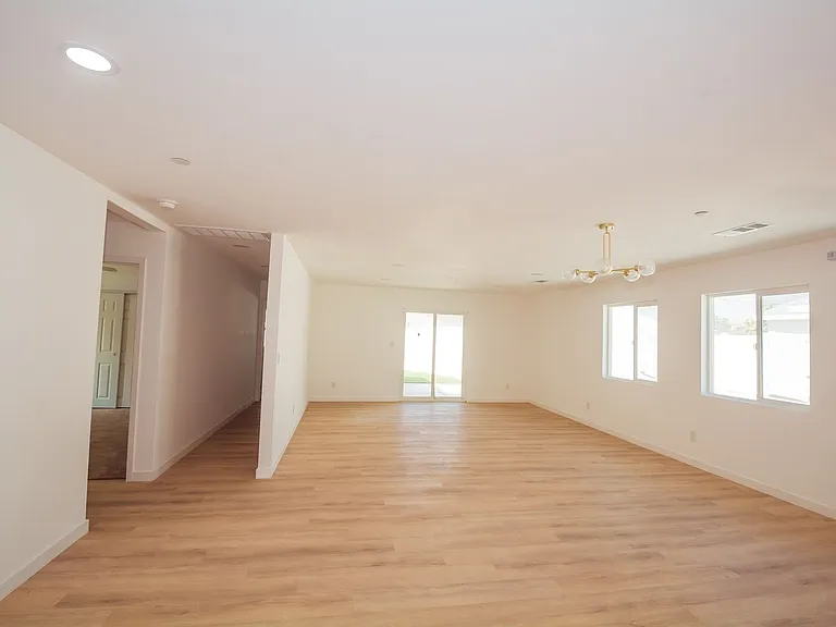 8258 Bennett Ave — Photo 12