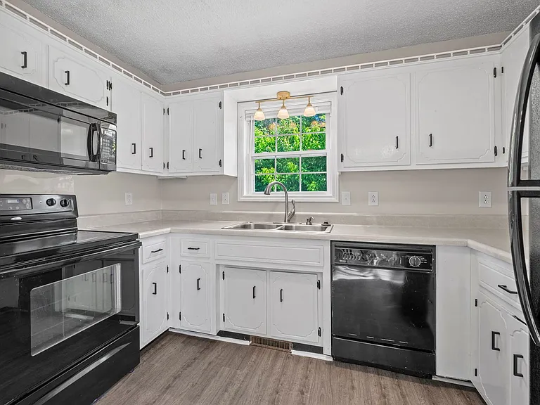 1043 Holly Rock Ct — Photo 8