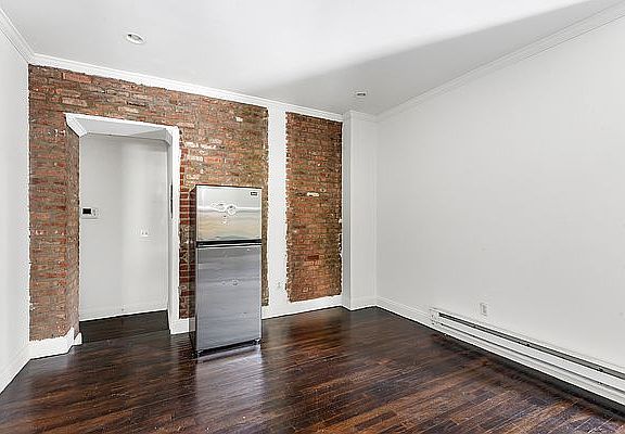 5th image of 230 E 7th St APT 1C