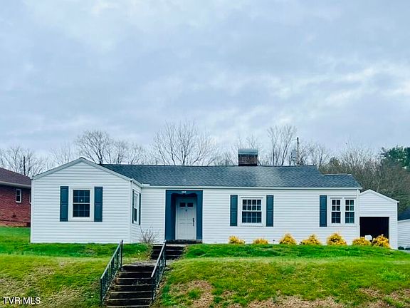 3rd image of 601 Parkway Blvd
