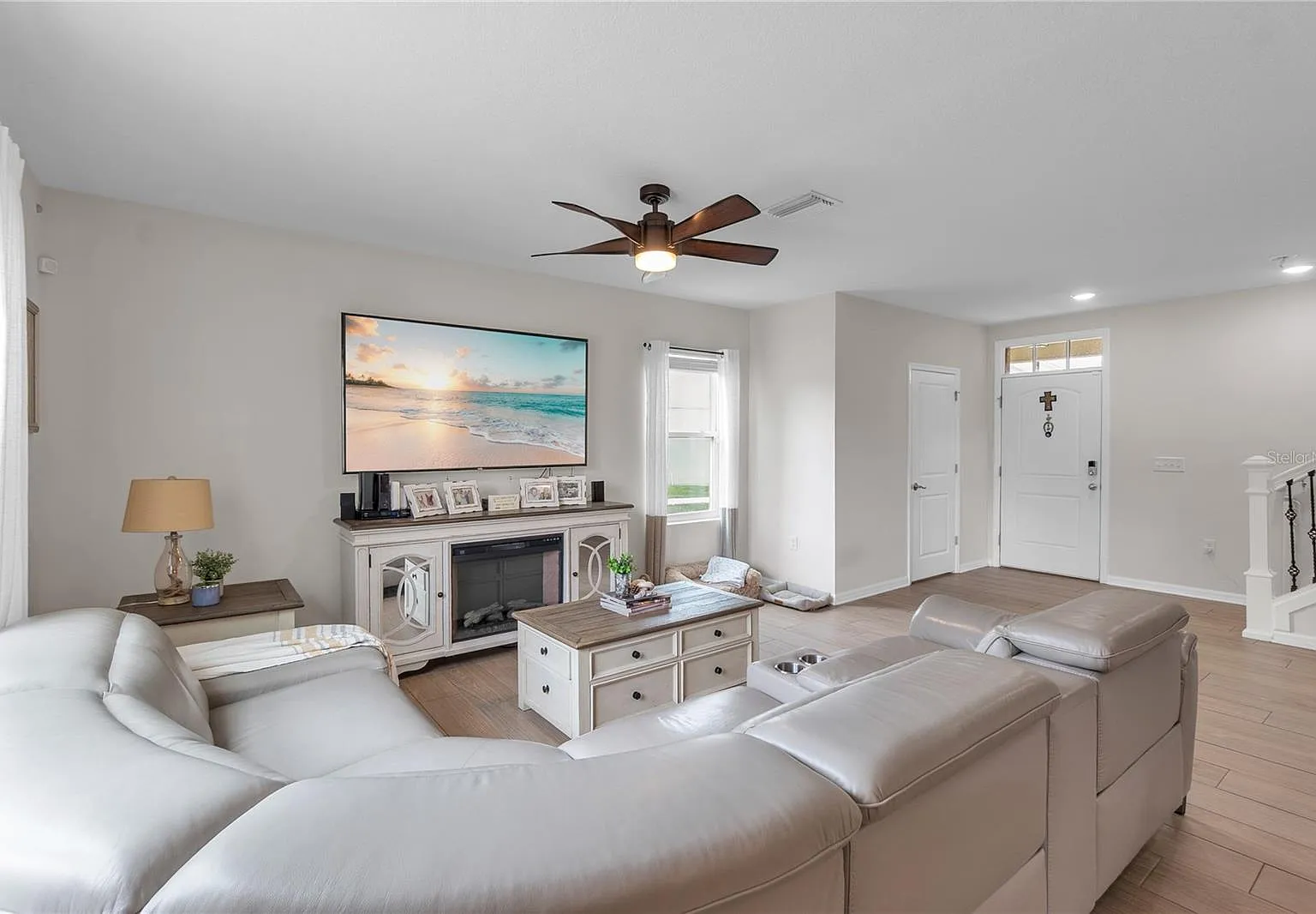 3 bed, 2.5 bath, 1682 sqft, $2,490 — Photo 4