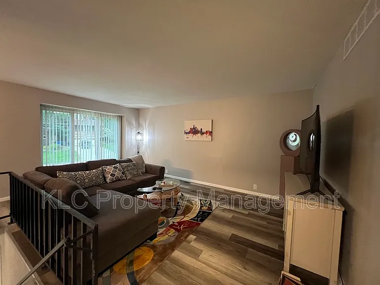 3805 Maquoketa Dr — Photo 5