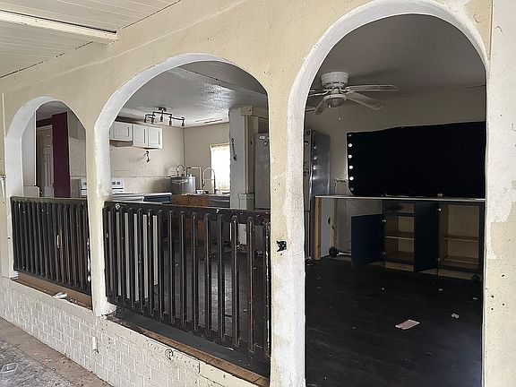 3rd image of 1638 Ewing Ave