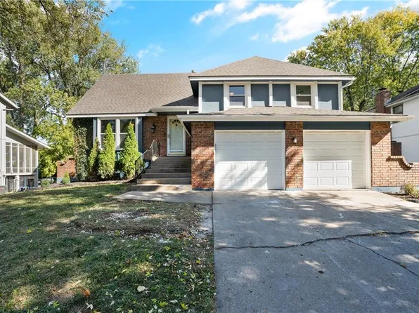 1000 SE Gingerbread Ln, Blue Springs, MO 64014