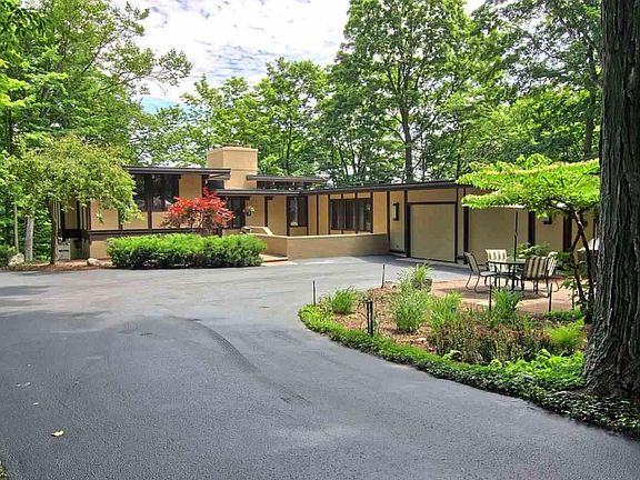2nd image of 1315 Shorewood Dr