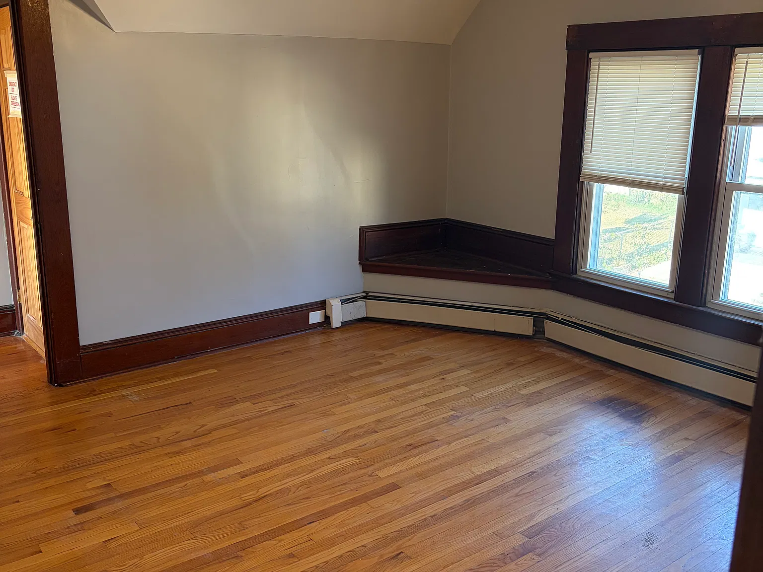 2 bed, 1050 sqft, $1,600 — Photo 4
