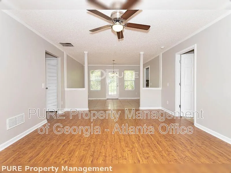 3 bed, 2.0 bath, 1148 sqft, $1,595 — Photo 4
