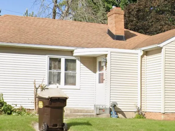 1432 W American St, Freeport, IL 61032