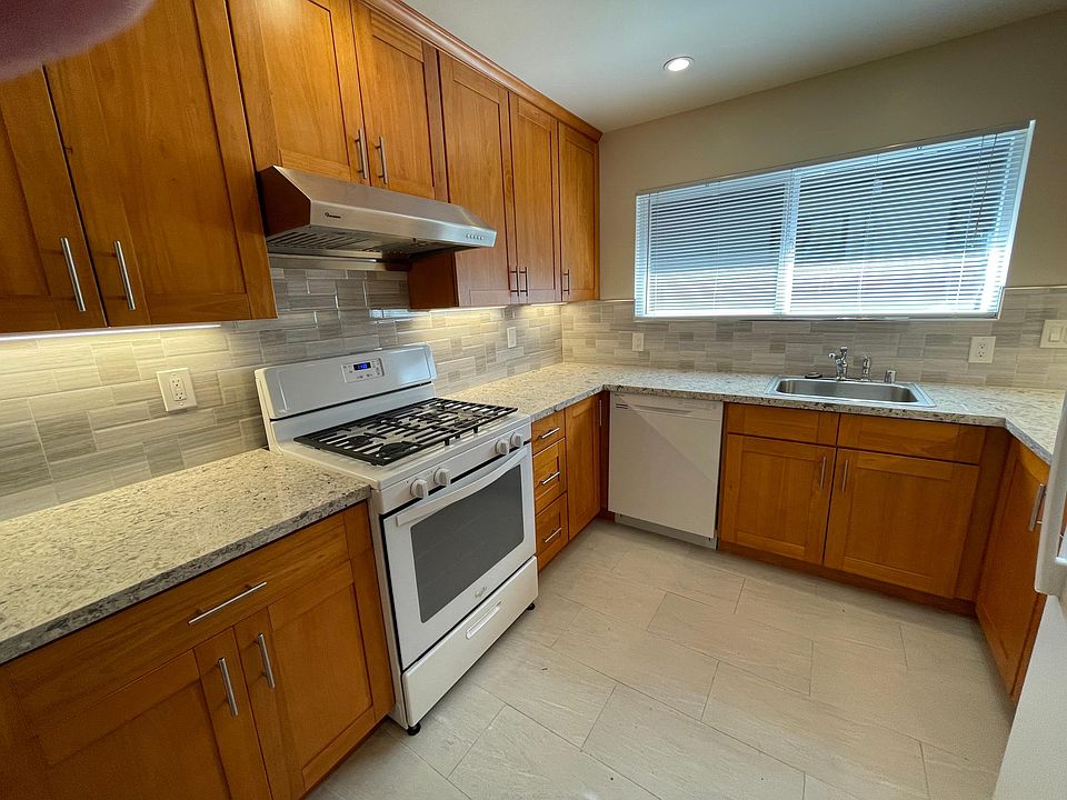 1st image of 210 Waverley St APT 1