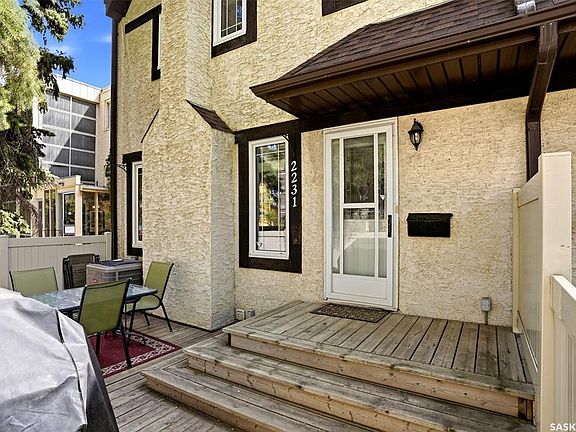 2nd image of 2231 McIntyre STREET