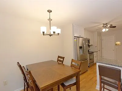 569 Highwood Cir — Photo 6