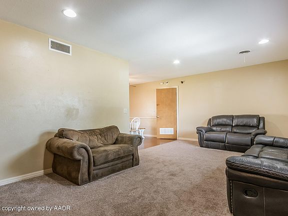 3rd image of 402 Holman Ln
