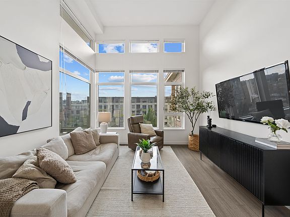 3rd image of 3263 Pierview Cres #502