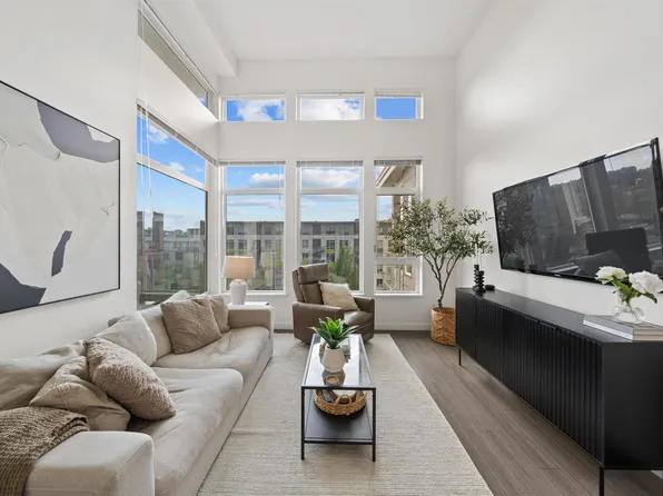 3263 Pierview Cres #502, Vancouver, BC V5S 0A9