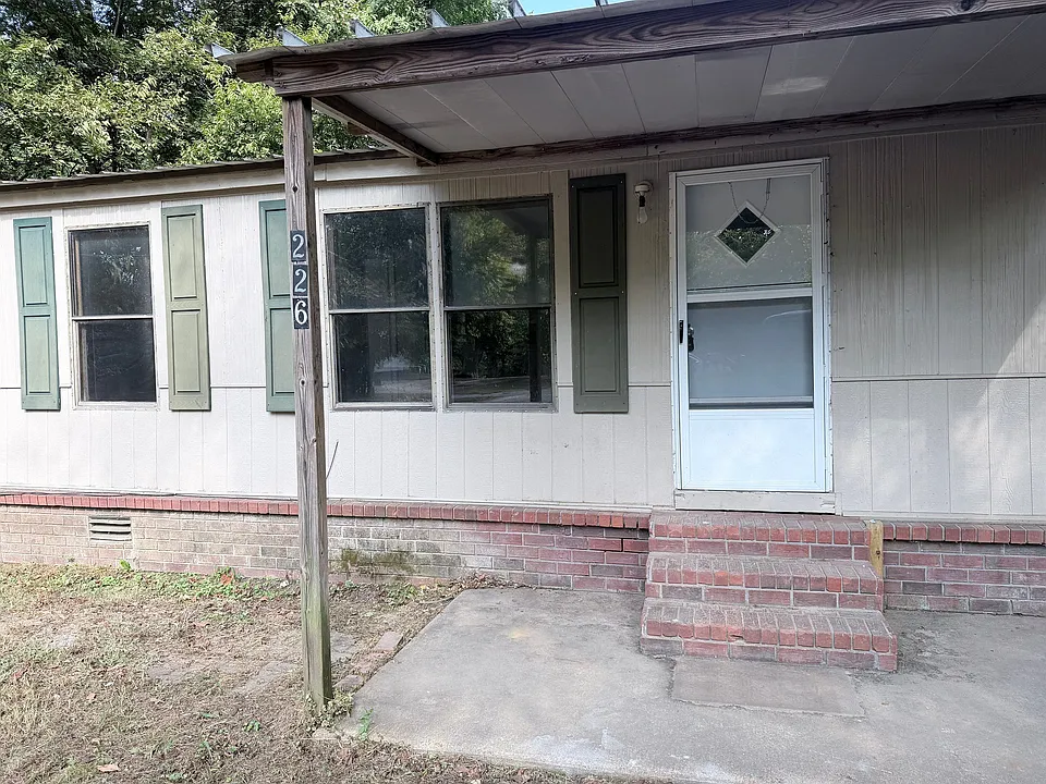226 Adkins Cir