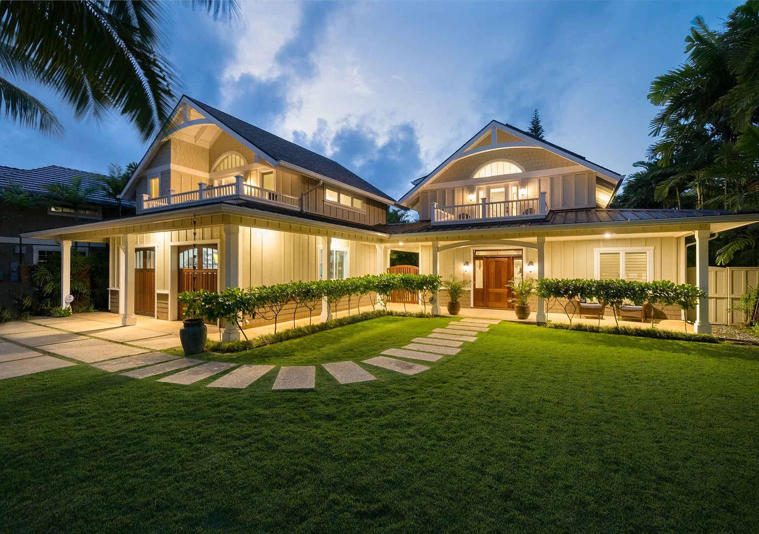 Holiday Special - Available December 1- December 31 Only - Stunning Fully-Furnished 3 Bedroom, 3.... — Photo 1