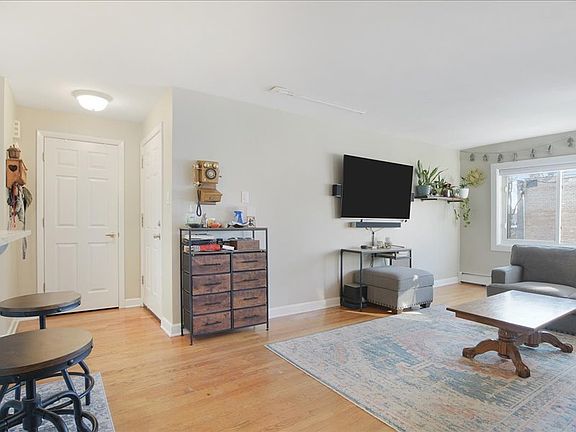 4th image of 1647 W Farwell Ave APT 3C