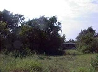 1st image of 215 Lake Pl