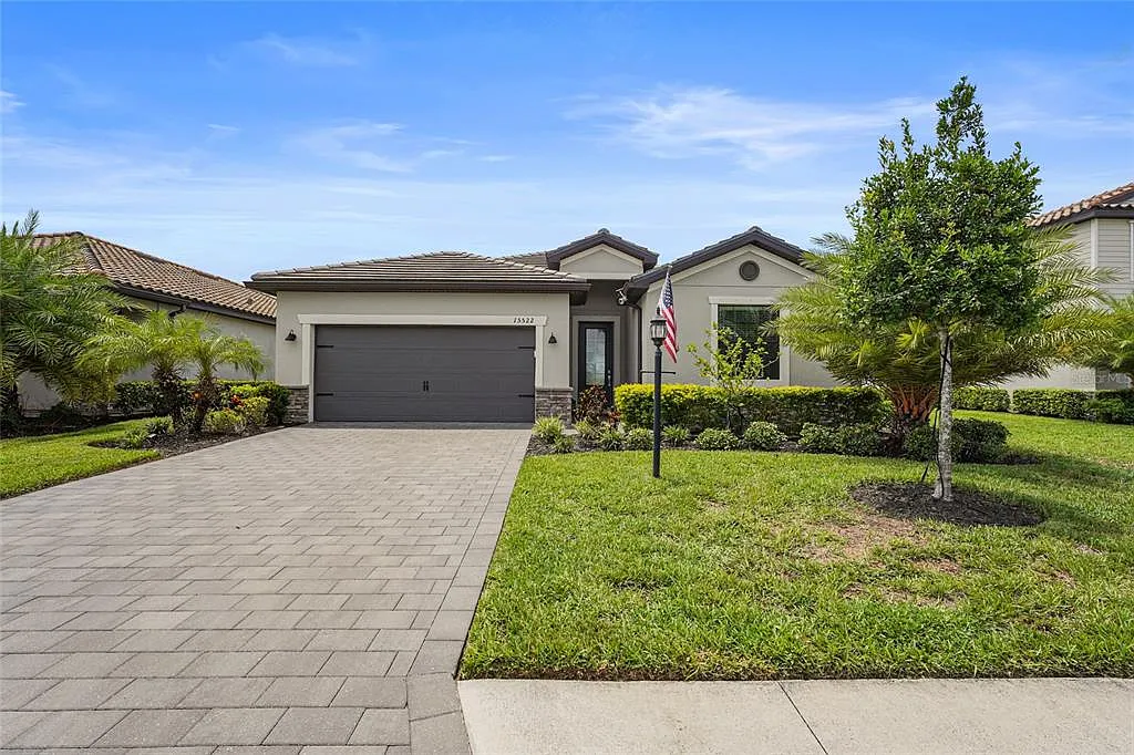 4 bed, 3.0 bath, 2016 sqft, $5,000 — Photo 2