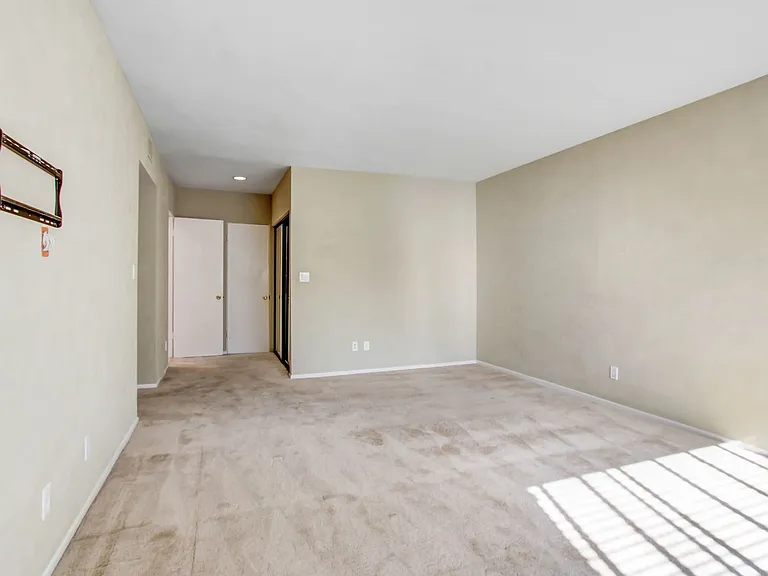 7560 Hollywood Blvd #406 — Photo 9