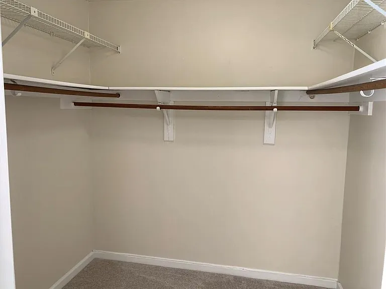4536 Woodlawn Lake Dr — Photo 28