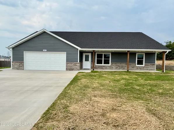 201 Gavin Ln, Linn, MO 65051