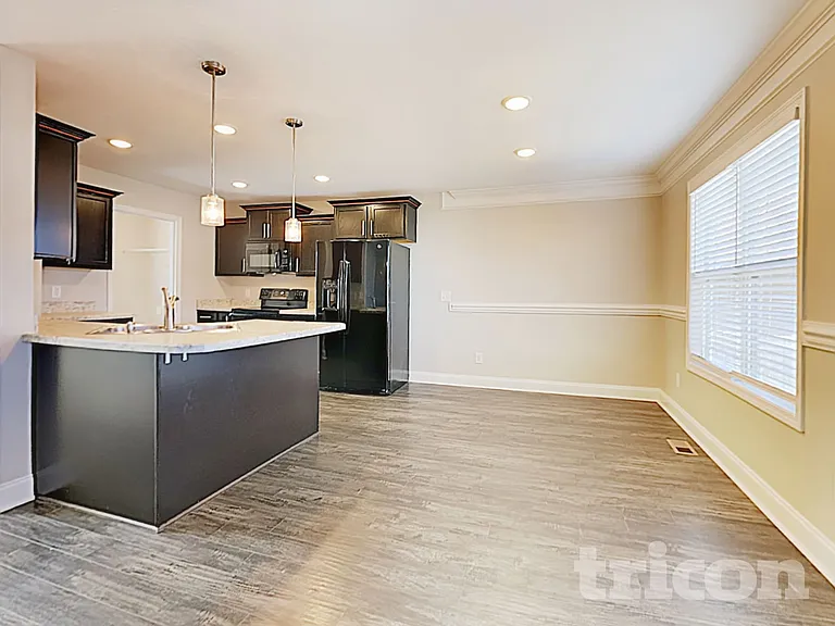 513 Sourwood Dr — Photo 4