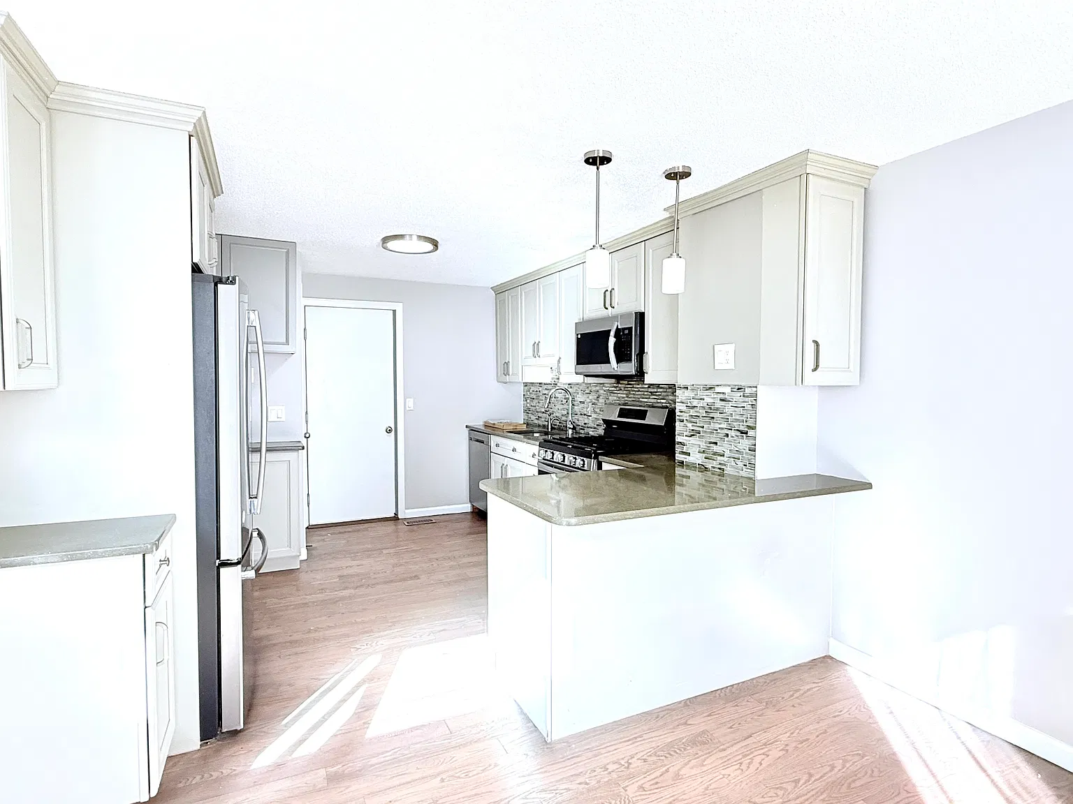 2 bed, 1140 sqft, $2,500 — Photo 4