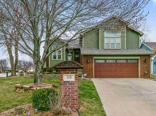 218 N Valley Stream Ct, Derby, KS 67037