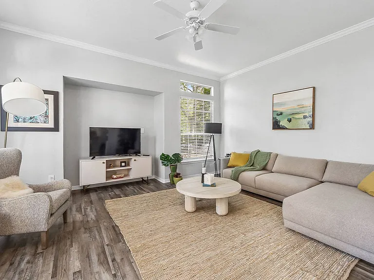 Henley Tampa Palms — Photo 7