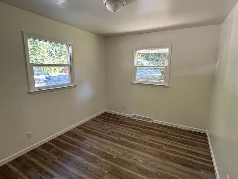 725 S 5th St — Photo 2