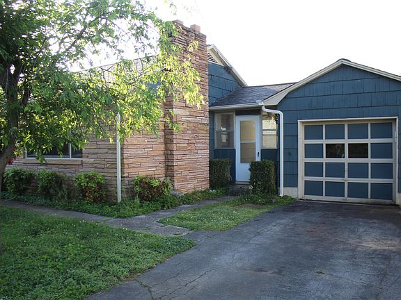 3rd image of 1102 Highland Dr