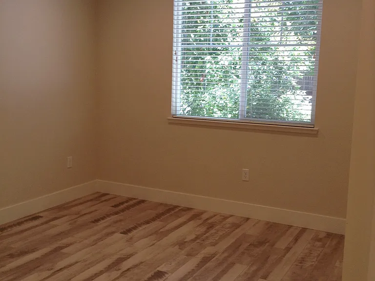 413 Wayland Loop — Photo 37