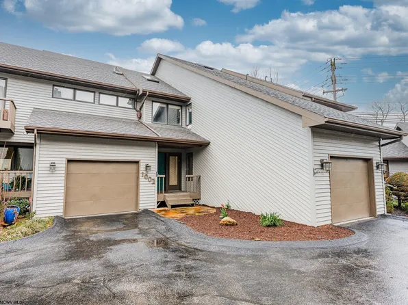 1002 Lakeview Dr, Morgantown, WV 26508