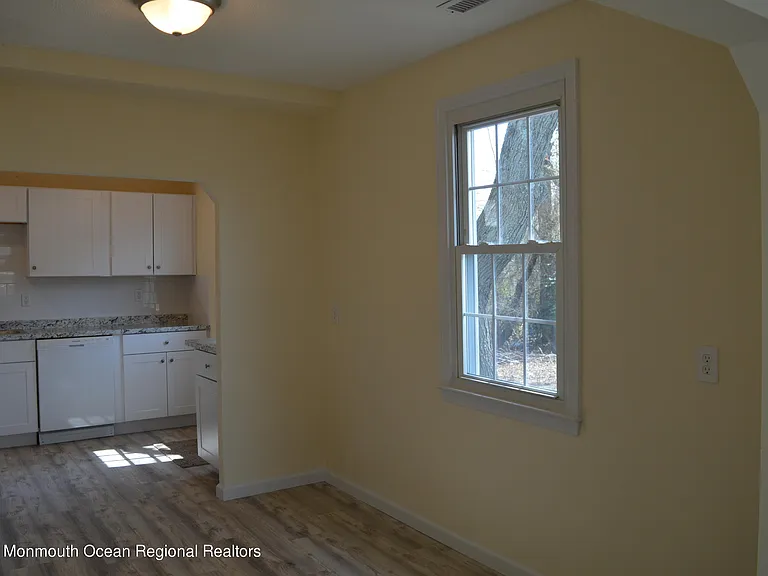 186 S Park Ave — Photo 7