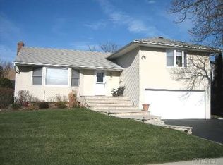 52 Narwood Rd, Massapequa, NY 11758