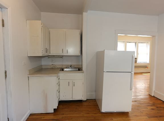 2nd image of 3728 N Pine Grove Ave APT 1W