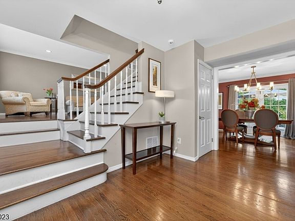 4th image of 4 Babbitt Rd