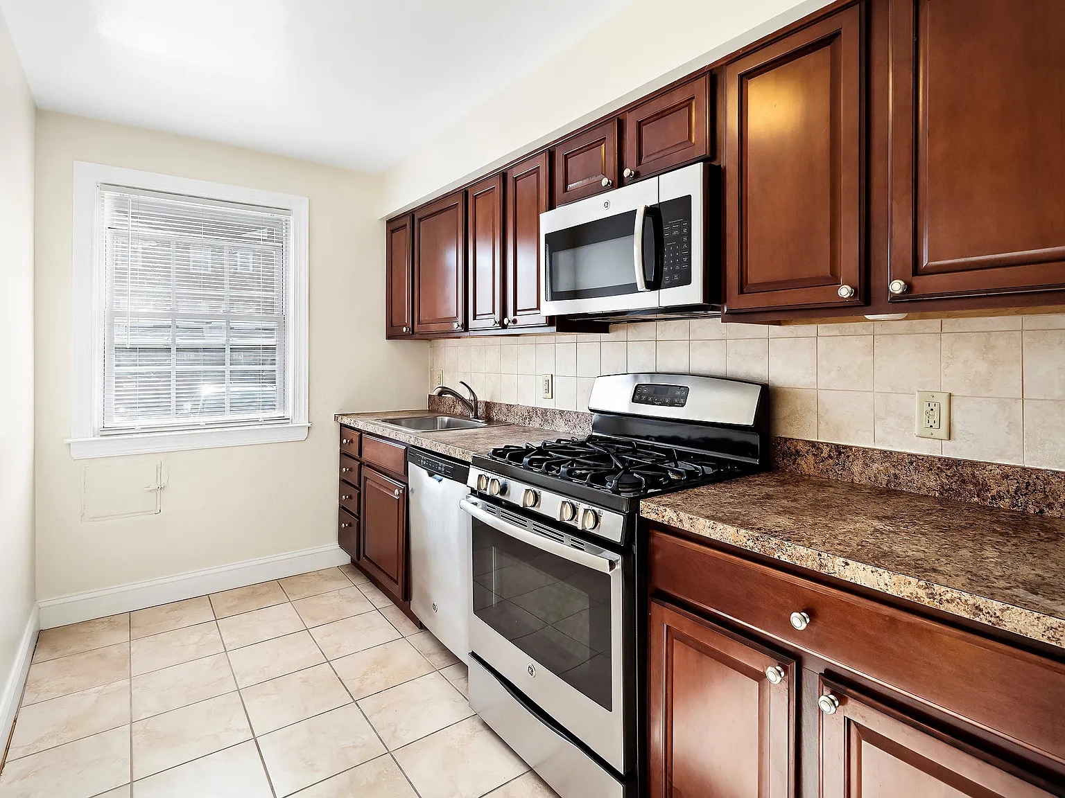 Towne Gardens Townhomes — Photo 2