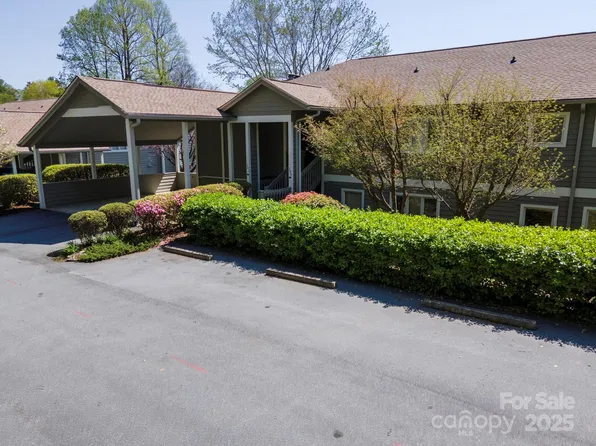301 Golfside Dr, Flat Rock, NC 28731