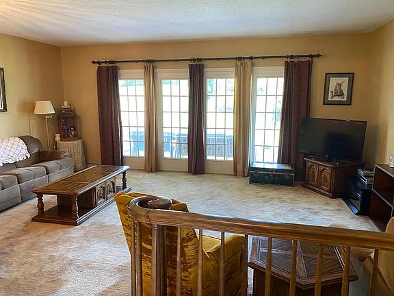 3rd image of 8905 Mountain Shadow Dr