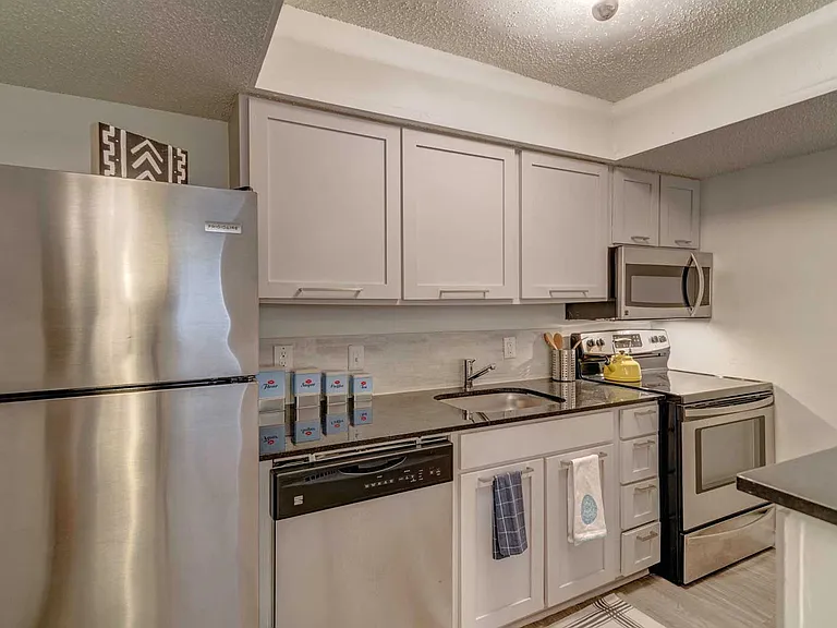 Cascade Apartments — Photo 9