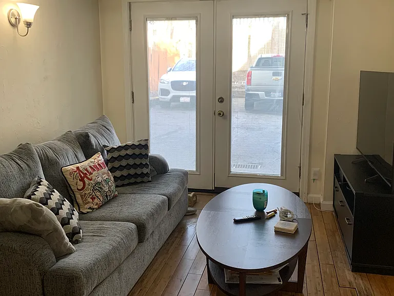 180 Franklin St #B — Photo 4