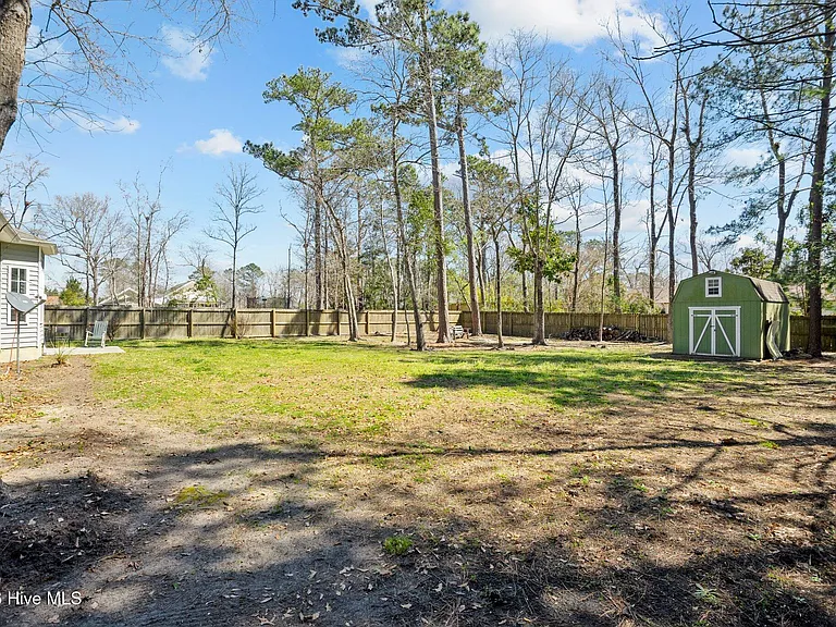 505 Pinehurst Cir — Photo 16