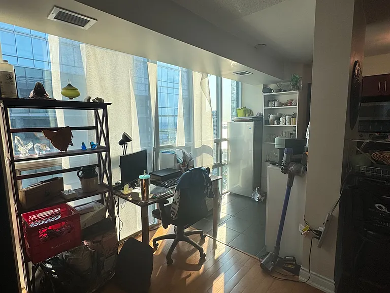 30 Grand Trunk Cres #3806 — Photo 9