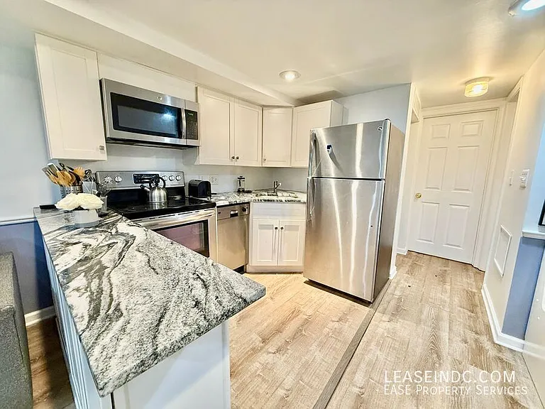 127 Adams St NW #B — Photo 5