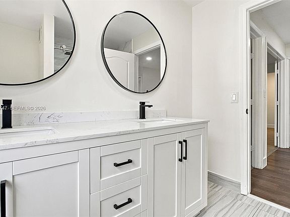 5th image of 16963 SW 38th St